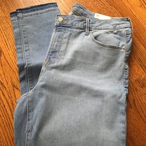 Old Navy light wash, skinny jeans